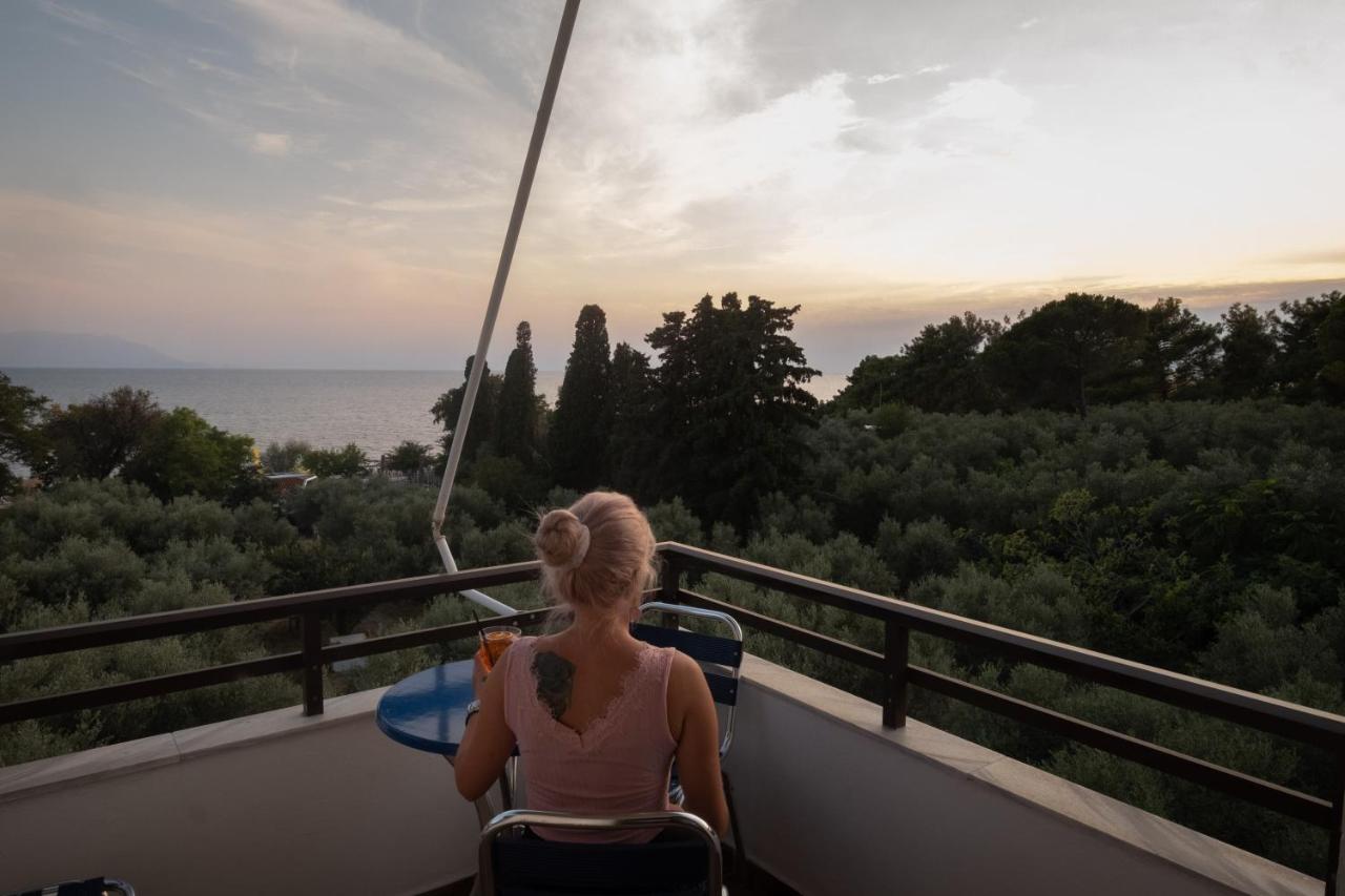 balcony-view-lady
